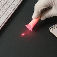 Указка лазерная+фонарик "Персиковая" 3 режима светит, мигает, лазер LR44х3 шт 3х3х9 см Указка лазерная+фонарик "Персиковая" 3 режима светит, мигает, лазер LR44х3 шт 3х3х9 см