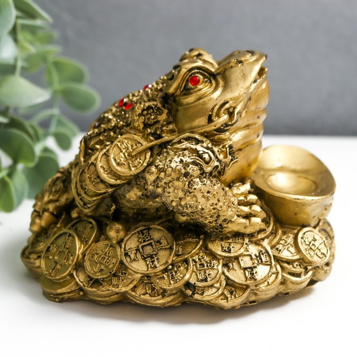 Нэцке полистоун под бронзу Нэцке полистоун под бронзу "Денежная жаба на монетах и золотых слитках" 7,5х9х11 см