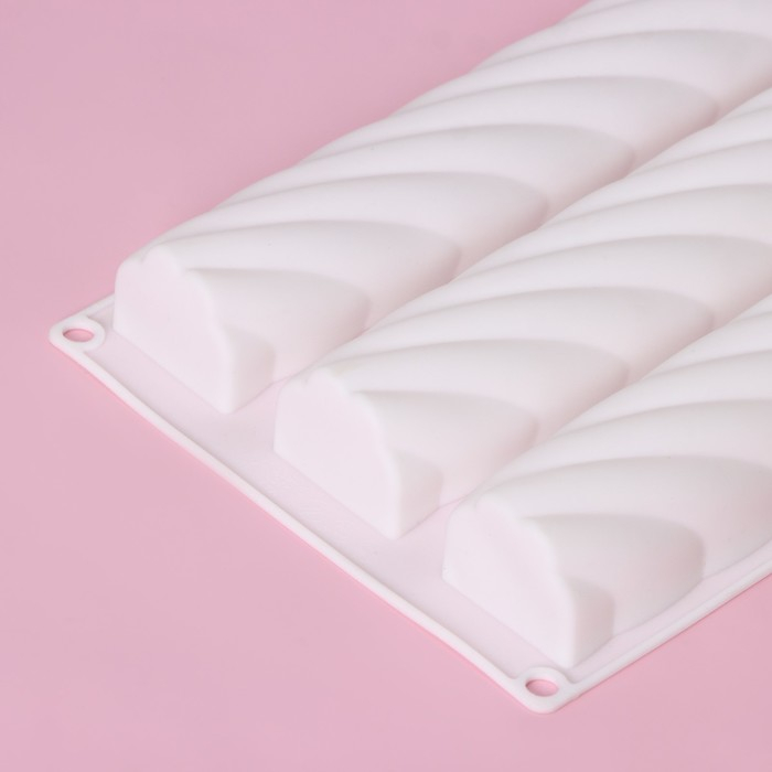 Форма для муссовых десертов и выпечки Доляна &laquo;Жгут&raquo;, силикон, 30&times;17,5&times;3,5 см, 3 ячейки (26,7&times;4,3 см), цвет белый