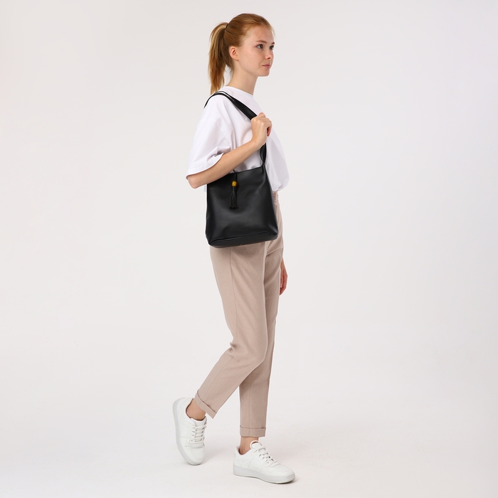 Сумка женская тоут на клапане, цвет чёрный