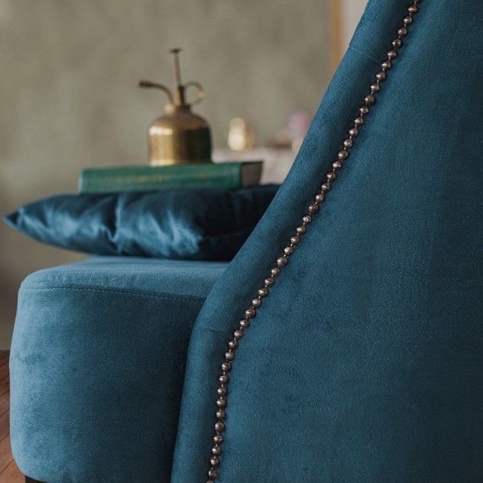 Гвозди ТУНДРА, декоративные, обивочные, 10х18,5 мм, хром, 100 шт Гвозди ТУНДРА, декоративные, обивочные, 10х18,5 мм, хром, 100 шт