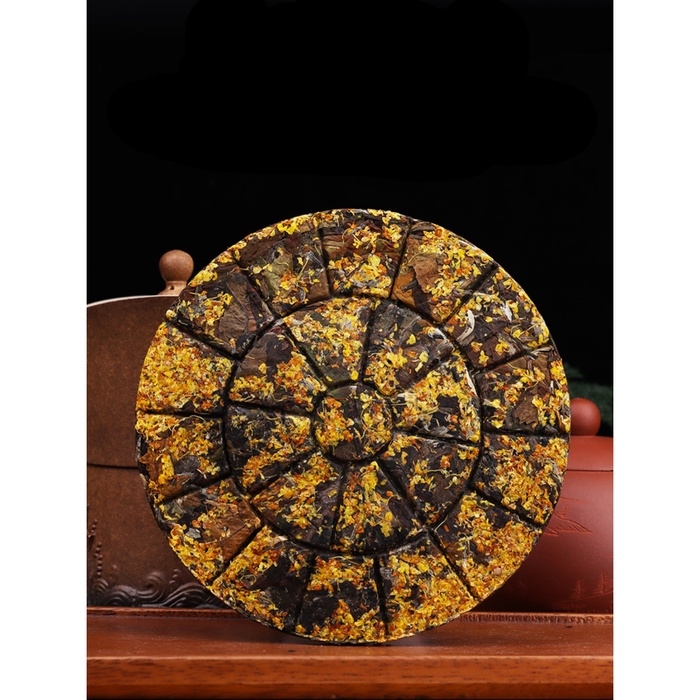 Китайский выдержанный белый чай "Гунмэй" с османтусом, 100 г, 2024, Юньнань, блин