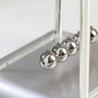 Маятник "Шары Ньютона" серебро 14х13,5х11,5 см Маятник "Шары Ньютона" серебро 14х13,5х11,5 см