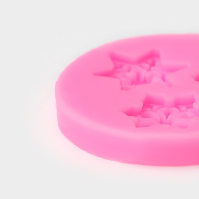 Молд новогодний &laquo;Метелица&raquo;, силикон, 5,5&times;5,5&times;0,8 см, цвет розовый