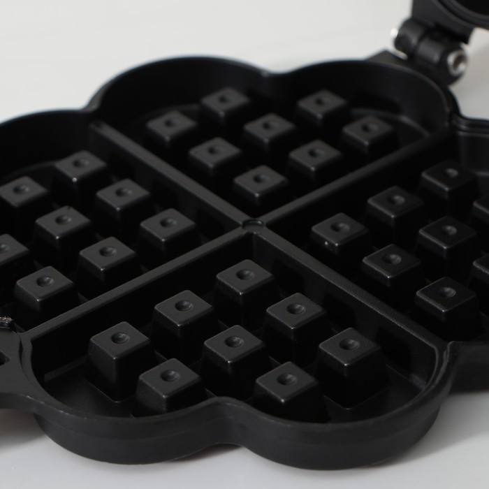 Сковорода двойная Доляна &laquo;Венские вафли&raquo;, d=14 см, пластиковая ручка, цвет чёрный