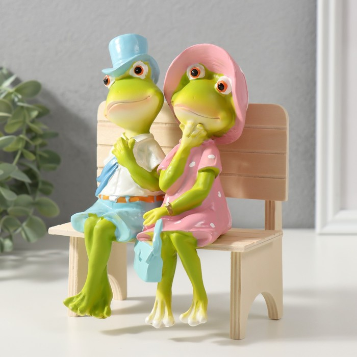 Сувенир полистоун "Лягушки на скамеечке - свидание" 16,8х8,5х13 см