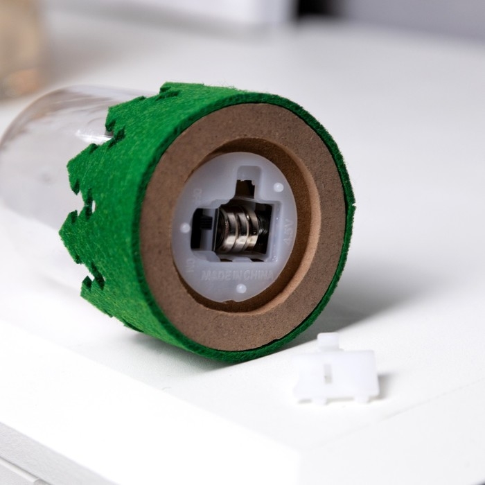 Светодиодная фигура под куполом &laquo;Снегурочка&raquo; 6 &times; 10 &times; 6 см, дерево, батарейки LR1130х3 (в комплекте), свечение тёплое белое