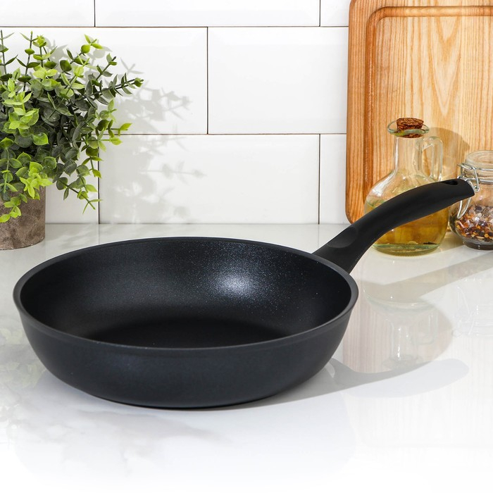 Сковорода &laquo;Традиция&raquo;, d=26 см, пластиковая ручка, антипригарное покрытие, цвет чёрный