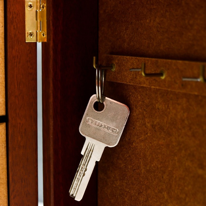 Ключница "Бинокль" орех 15х21 см