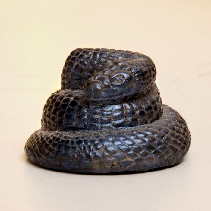 Новый год. Символ 2025. Фигура "Змейка малая" синий лунный, 4х4х2см