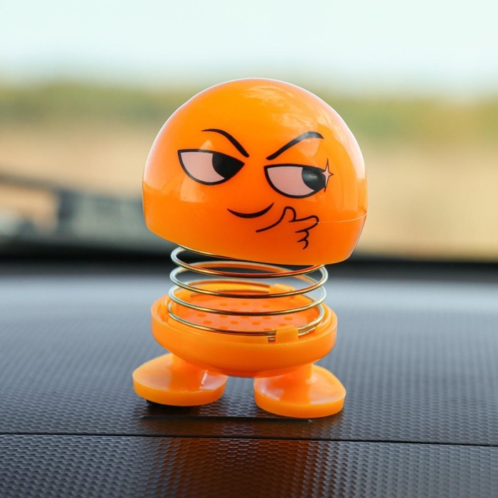 Смайл на пружинке, на панель в авто, хитрый, желтый Смайл на пружинке, на панель в авто, хитрый, желтый