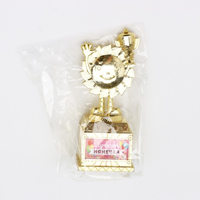 Наградная фигура детская «Лучшая нянечка», кубок, пластик, золото, 12,5 х 5,5 х 5 см. Наградная фигура детская «Лучшая нянечка», кубок, пластик, золото, 12,5 х 5,5 х 5 см.