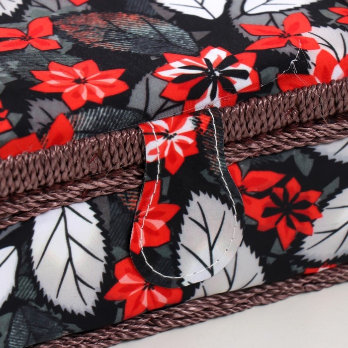 Шкатулка для рукоделия Шкатулка для рукоделия "Пуансеттия на чёрном" 18х12х9,5 см