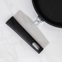 Сковорода «Традиция», d=24 см, съёмная ручка, антипригарное покрытие, цвет чёрный Сковорода «Традиция», d=24 см, съёмная ручка, антипригарное покрытие, цвет чёрный