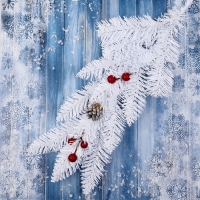 Ветка искусственная декоративная "Белоснежная" шишки серебро-ягоды 60 см Ветка искусственная декоративная "Белоснежная" шишки серебро-ягоды 60 см