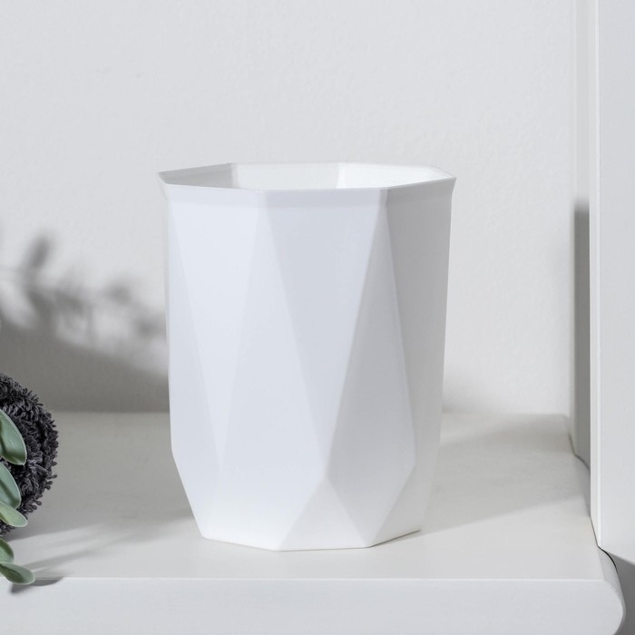 Стакан для зубных щёток &laquo;Призма&raquo;, 9,5&times;9,5&times;11 см, цвет белый