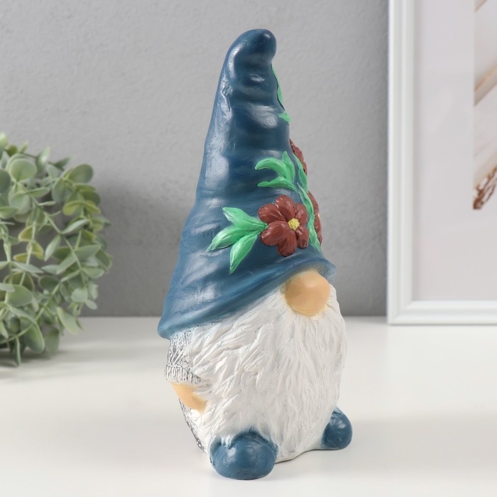 Фигурка "Гном Сканди" высота 22,5 см, ширина 9,5 см, длина 11,5 см.