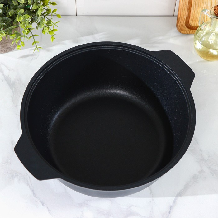 Жаровня «Традиция», 4 л, d=26 см, стеклянная крышка, антипригарное покрытие, цвет чёрный Жаровня «Традиция», 4 л, d=26 см, стеклянная крышка, антипригарное покрытие, цвет чёрный