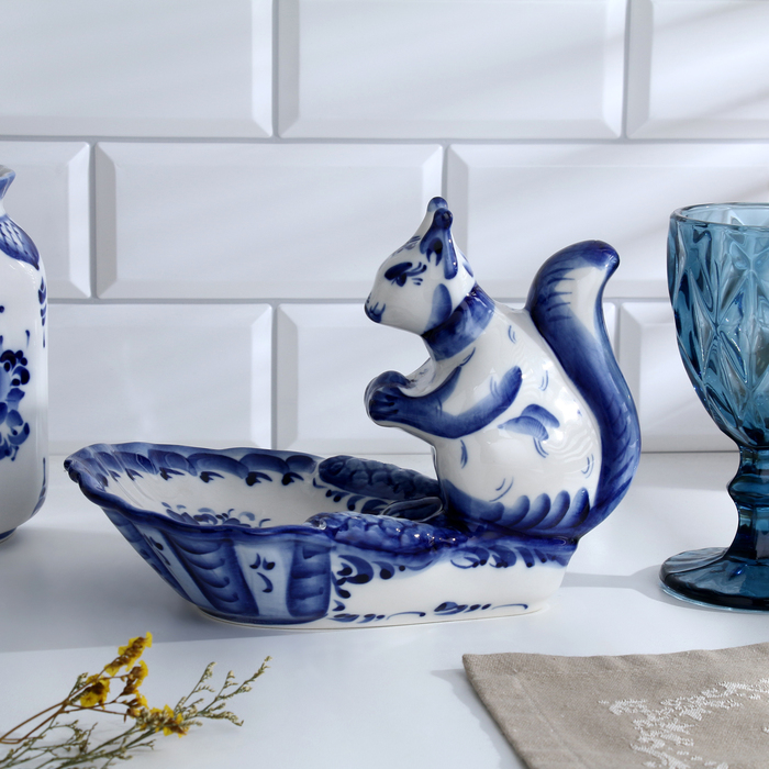 Орешница &laquo;Белочка&raquo;, 23,5х16 см, гжель