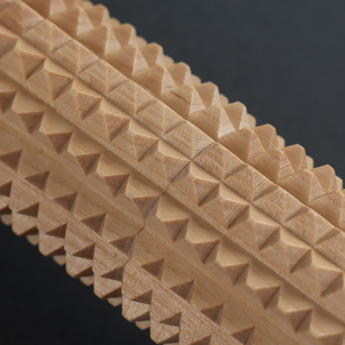 Массажёр для ног &laquo;Валик&raquo;, деревянный, с шипами, d = 5,5 &times; 24 см