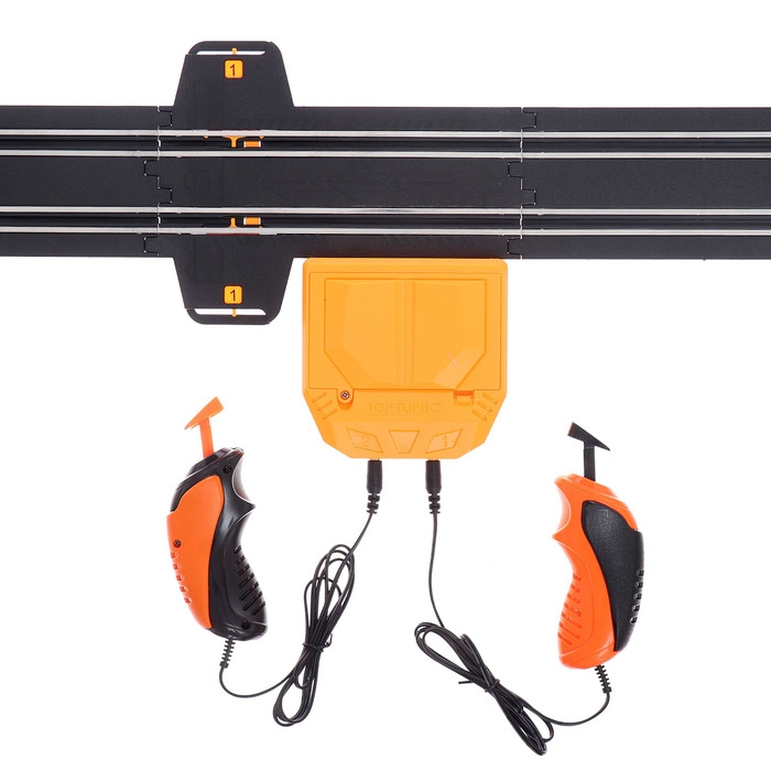 Автотрек &laquo;Турбо кросс&raquo;, с 4 машинами работает от сети, длина трека 8,38 м.