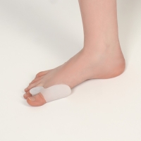 Корректоры - разделители для пальцев ног, с накладкой на косточку большого пальца, 1 разделитель, силиконовые, 8,5 × 4,5 см, пара, цвет белый Корректоры - разделители для пальцев ног, с накладкой на косточку большого пальца, 1 разделитель, силиконовые, 8,5 × 4,5 см, пара, цвет белый