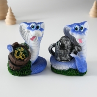 Копилка полистоун "Змейка с кадкой/лейкой" МИКС 7х6х10 см Копилка полистоун "Змейка с кадкой/лейкой" МИКС 7х6х10 см