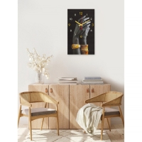 Часы-картина настенные интерьерные "Руки в золотых браслетах", бесшумные, 35 х 60 см Часы-картина настенные интерьерные "Руки в золотых браслетах", бесшумные, 35 х 60 см