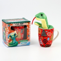 Новогодний подарочный набор &laquo;Исполнения желаний&raquo;: мягкая игрушка змея и кружка