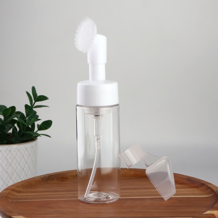 Бутылочка с щёткой для умывания, с дозатором, 150 мл, цвет белый/прозрачный Бутылочка с щёткой для умывания, с дозатором, 150 мл, цвет белый/прозрачный