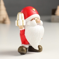 Сувенир полистоун "Дед Мороз в красном колпаке с сердцем, с подарком в руке" МИКС 5х8х10 см 949887 Сувенир полистоун "Дед Мороз в красном колпаке с сердцем, с подарком в руке" МИКС 5х8х10 см 949887