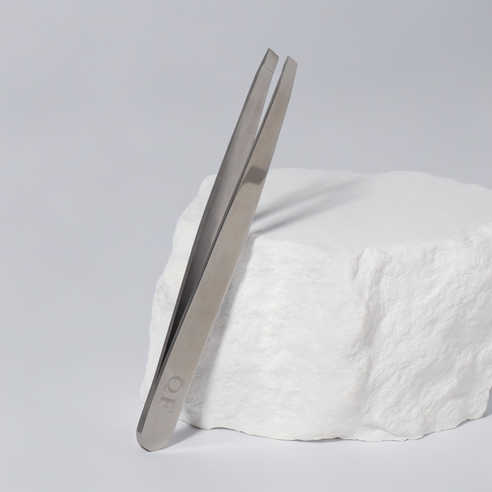 Пинцет &laquo;Premium&raquo; скошенный, широкий, 9,6 см, на блистере, цвет серебристый