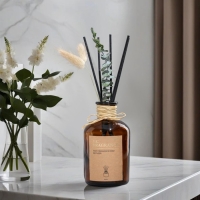 Набор для ароматизации помещений в тубусе: диффузор 230 мл, аромамасло, красное дерево