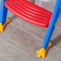 Детское сиденье на унитаз со ступенькой &laquo;Помощник малыша&raquo;, с ручками, цветное