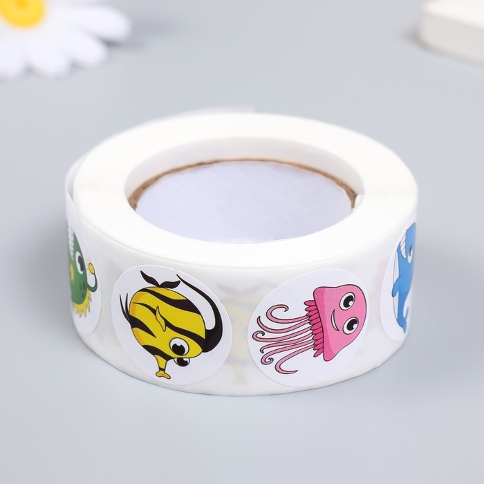 Наклейка бумага Наклейка бумага "Подводный мир" d=2,5 см 500 шт в рулоне 3х6,5х6,5 см