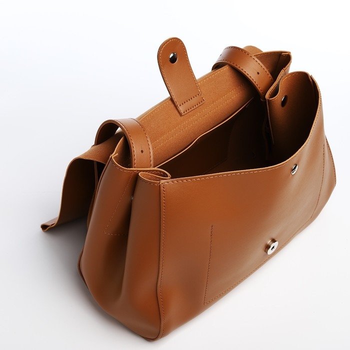 Сумка женская на клапане, цвет коричневый