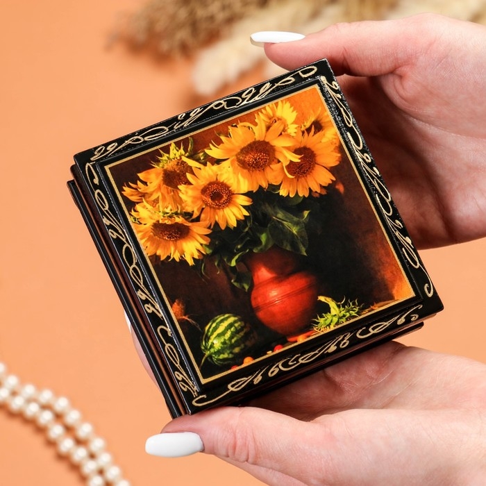 Шкатулка «Букет подсолнухов в вазе», 10×10 см, лаковая миниатюра Шкатулка «Букет подсолнухов в вазе», 10×10 см, лаковая миниатюра