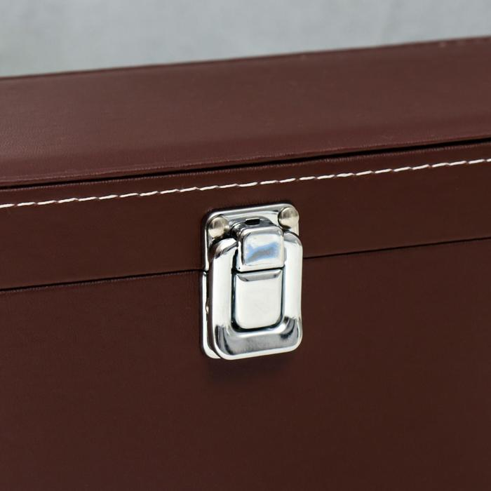 Шкатулка дерево, кожзам под бутылку Шкатулка дерево, кожзам под бутылку "Коричневая с белой строчкой" 4 предмета 36х11х12 см