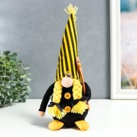 Кукла интерьерная "Бабуля в полосатом колпаке с ложкой для мёда и пчёлами" 28х8 см Кукла интерьерная "Бабуля в полосатом колпаке с ложкой для мёда и пчёлами" 28х8 см