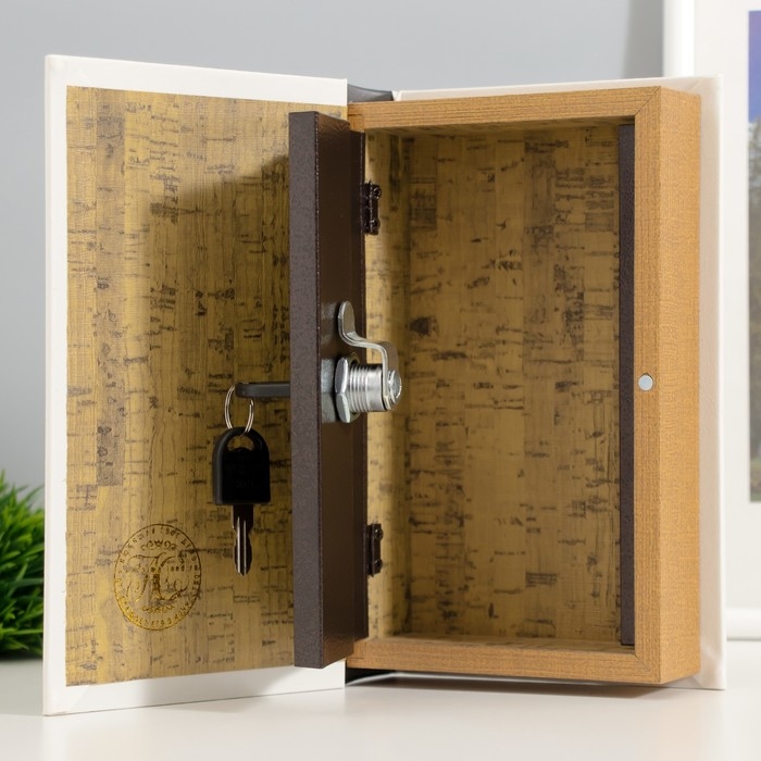 Сейф-книга дерево, кожзам "Чёрная кошка" 21х13х5 см