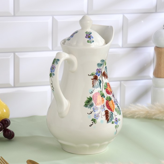 Кувшин &laquo;Клубничка&raquo;, с крышкой, 2 л, 10&times;27 см, 1 сорт, авт. Рогочая Н.В.