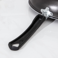 Сковорода &laquo;Классика атлас&raquo;, d=24 см, пластиковая ручка, стеклянная крышка, антипригарное покрытие, цвет чёрный