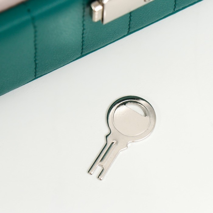 Шкатулка кожзам для украшений Шкатулка кожзам для украшений "Ромбики. На кнопке" зелёная 7,5х24,5х18,5 см