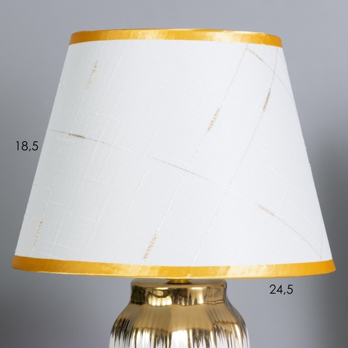 Лампа настольная Лампа настольная "Мартина" 1х40Вт Е14 белый/золото 24х24х40см