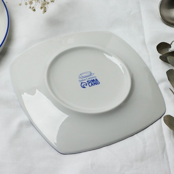 Тарелка плоская керамическая «Ласточка», 18 х 18 см, цвет белый Тарелка плоская керамическая «Ласточка», 18 х 18 см, цвет белый