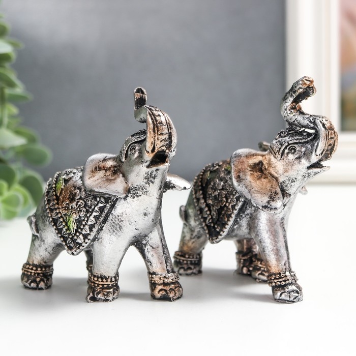 Сувенир полистоун "Слоники в треугольных попонах" набор 2 шт 8х3х7,5 см