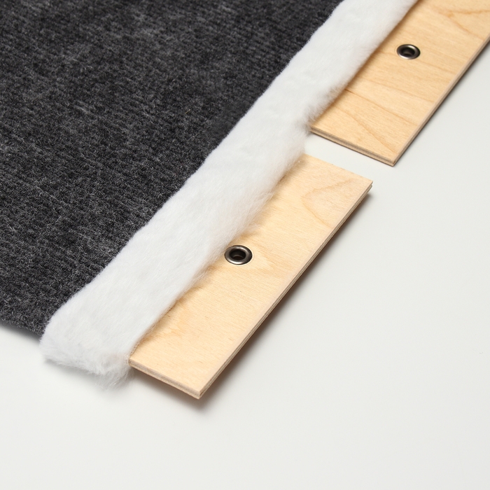 Когтеточка угловая широкая, ковролин с мехом, 60 х 30 см Когтеточка угловая широкая, ковролин с мехом, 60 х 30 см