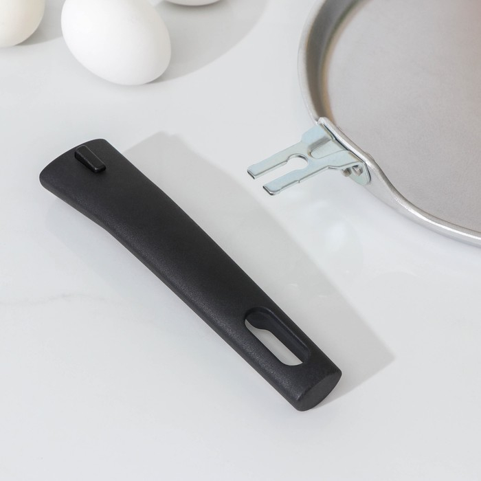 Сковорода блинная алюминиевая, d=22 см, пластиковая ручка Сковорода блинная алюминиевая, d=22 см, пластиковая ручка