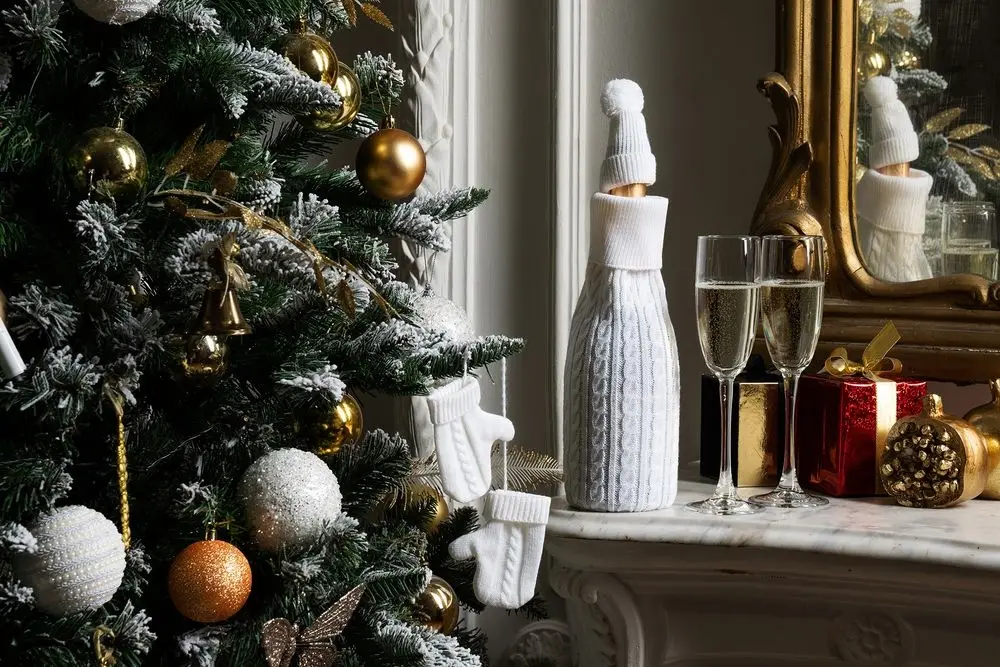 Игрушка на елку &laquo;Рукавички&raquo;, белые