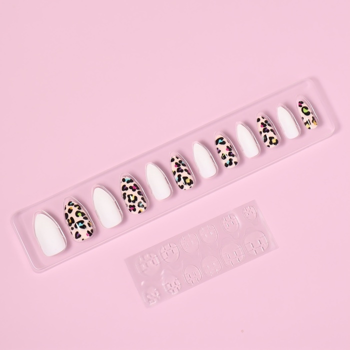 Накладные ногти «Лео», 12 шт, с клеевыми пластинами, форма миндаль, белые, бежевые Накладные ногти «Лео», 12 шт, с клеевыми пластинами, форма миндаль, белые, бежевые